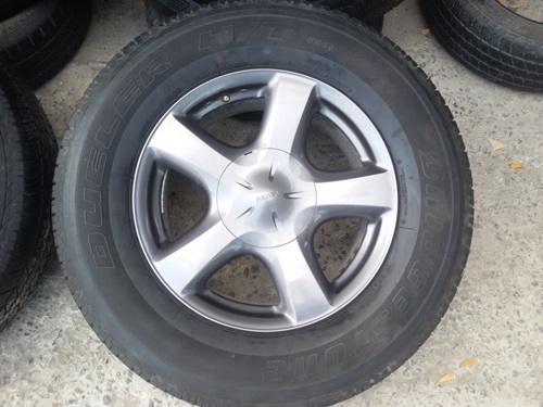 ขายล้อแม็กISUZU V Cross(สีกัล) ขอบ17ยาง265/65/17 ปี12 4 ล้อ