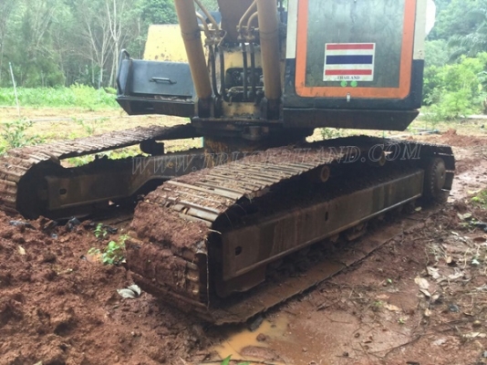 รถแบคโฮ ยี่ห้อ KOMATSU รุ่น PC200 รุ่น-3