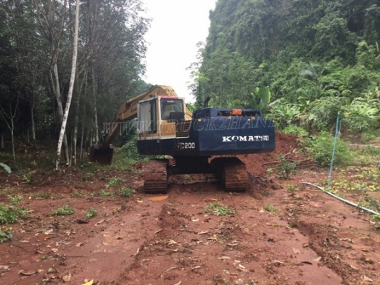 รถแบคโฮ ยี่ห้อ KOMATSU รุ่น PC200 รุ่น-3