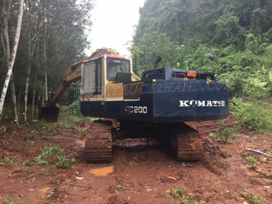 รถแบคโฮ ยี่ห้อ KOMATSU รุ่น PC200 รุ่น-3