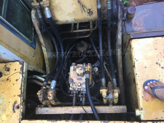 รถแบคโฮ ยี่ห้อ KOMATSU รุ่น PC200 รุ่น-3