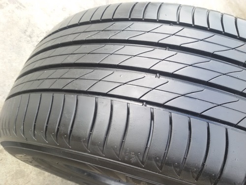 ขายยาง225/50/17 ปี 1413  MICHERLIN 3ST  4 เส้น