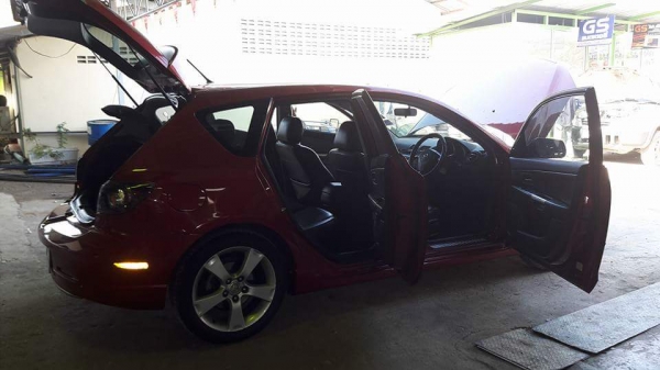 ขายMazda 3 ตัวTOP เครื่อง2.0มี sunroof 249000 โทร0866668500