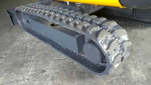 ขาย รถขุด KOMATSU รุ่น PC25-1E- มือสองญี่ปุ่น แทร็กยางใหม่ สลักแน่น ทั้งคัน มีไลน์กระแทก สวยพร้อมใช้งาน มือถือ/LINE ID : 0818753444