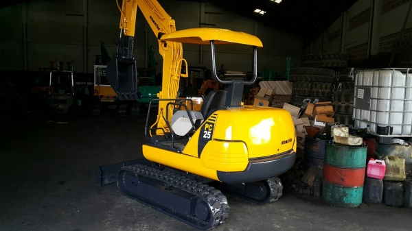 ขาย รถขุด KOMATSU รุ่น PC25-1E- มือสองญี่ปุ่น แทร็กยางใหม่ สลักแน่น ทั้งคัน มีไลน์กระแทก สวยพร้อมใช้งาน มือถือ/LINE ID : 0818753444