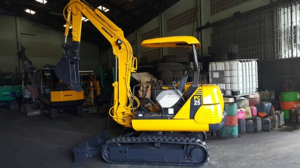 ขาย รถขุด KOMATSU รุ่น PC25-1E- มือสองญี่ปุ่น แทร็กยางใหม่ สลักแน่น ทั้งคัน มีไลน์กระแทก สวยพร้อมใช้งาน มือถือ/LINE ID : 0818753444