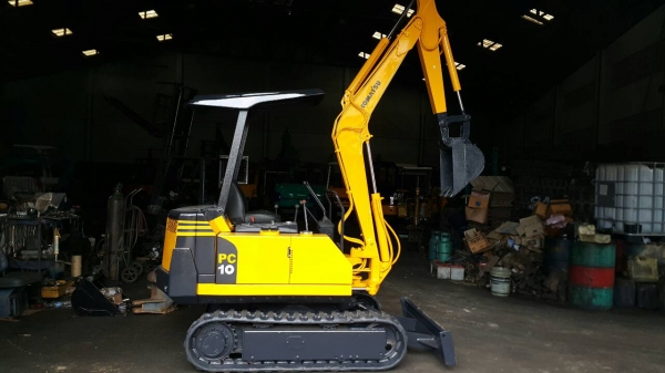 ขาย รถขุด KOMATSU รุ่น PC10-6- มือสองญี่ปุ่น แทร็กยาง สลักแน่น ทั้งคัน พร้อมใช้งาน  มือถือ/LINE ID : 0818753444