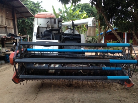 รถเกี่ยวข้าว95แรง รถเกี่ยวข้าว95แรง