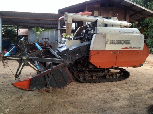 รถเกี่ยวข้าว95แรง รถเกี่ยวข้าว95แรง