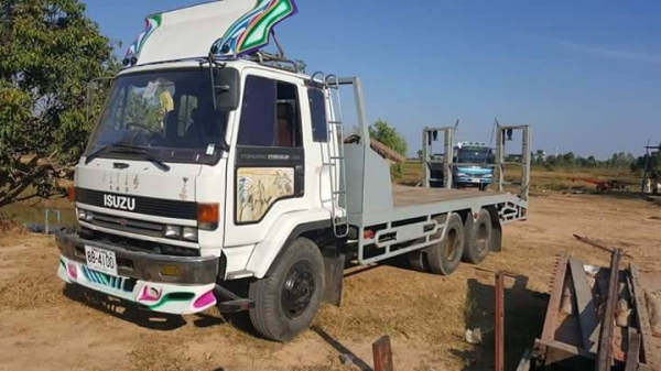 ขายเทรลเลอร์ ร็อกกี้175แรง มีบันไดขึ้นรถเกี่ยว สภาพสวยพร้อมใช้งาน เอกสารพร้อมโอน สนใจโทร 090-8588220คุณนะ 093-3258446คุณบิว หรือเข้าดูสินค้าอื่นๆได้ที่ www.truck.in.th/498 หรือเพจFacebook ณรงค์ ซื้อขายรถมือสอง (เว็บไซต์ส่วนตัว) หรือFacebook ตลาดรถมือสอง ค