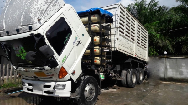 รถฮีโน่ 10 ล้อดั้ม FM1J 260 แรงม้า. ปี 54.   สนใจติดต่อ  081 - 6079515