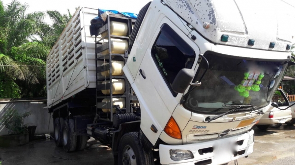 รถฮีโน่ 10 ล้อดั้ม FM1J 260 แรงม้า. ปี 54. สนใจติดต่อ 081 - 6079515 รถฮีโน่ 10 ล้อดั้ม FM1J 260 แรงม้า. ปี 54. สนใจติดต่อ 081 - 6079515