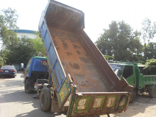 รถบรรทุก 6 ล้อ ใหญ่ ISUZU รุ่น KT26 ปี 2544 เครื่อง 100 แรง ราคา 195,000 บ.รถอยู่ดอนเมือง