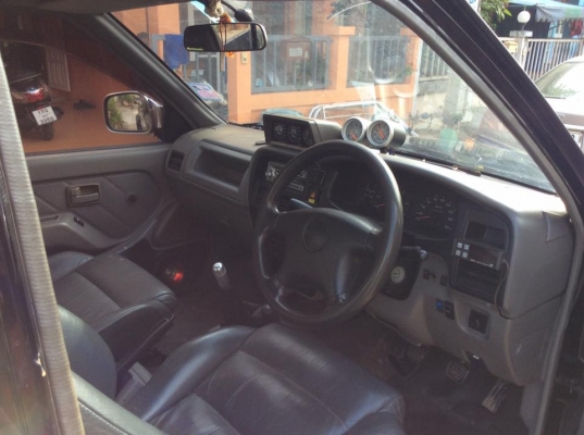 ขายอีซูสุโรดิโอครับ เครื่องแน่น เกียร์แน่น วิ่ง 220000 สีต้องทำถึงสวยเก็บรายละเอียดเองครับ