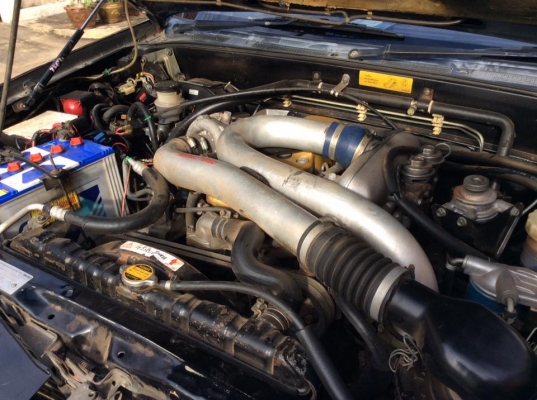 ขายอีซูสุโรดิโอครับ เครื่องแน่น เกียร์แน่น วิ่ง 220000 สีต้องทำถึงสวยเก็บรายละเอียดเองครับ