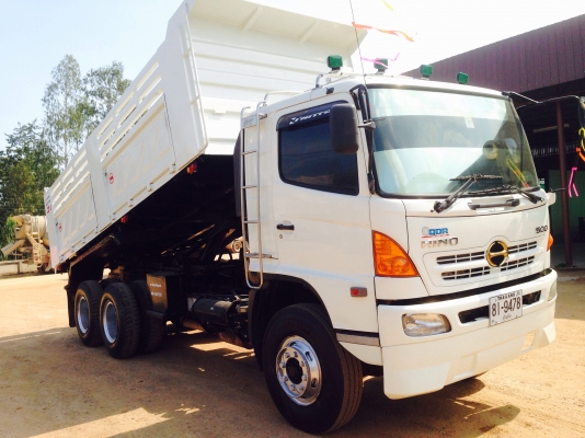 ขาย Hino  Mega. 320 .  ปี49ครับหัวเดิมสีไม่ได้เก็บ  ยาง80\%พร้อมใช้งานราคาต่อลองที่รถครับ