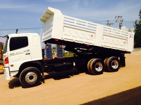 ขาย Hino  Mega. 320 .  ปี49ครับหัวเดิมสีไม่ได้เก็บ  ยาง80\%พร้อมใช้งานราคาต่อลองที่รถครับ