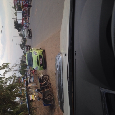 ขาย Hino  Mega. 320 .  ปี49ครับหัวเดิมสีไม่ได้เก็บ  ยาง80\%พร้อมใช้งานราคาต่อลองที่รถครับ