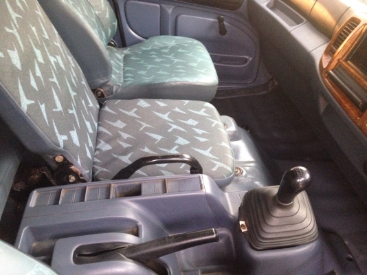 ขาย Hino  Mega. 320 .  ปี49ครับหัวเดิมสีไม่ได้เก็บ  ยาง80\%พร้อมใช้งานราคาต่อลองที่รถครับ