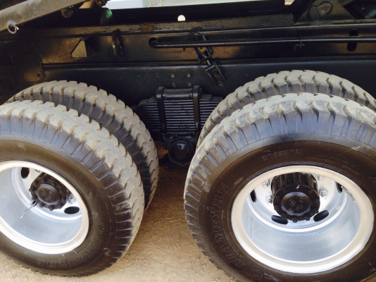 ขาย Hino  Mega. 320 .  ปี49ครับหัวเดิมสีไม่ได้เก็บ  ยาง80\%พร้อมใช้งานราคาต่อลองที่รถครับ