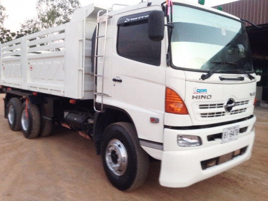 ขาย Hino  Mega. 320 .  ปี49ครับหัวเดิมสีไม่ได้เก็บ  ยาง80\%พร้อมใช้งานราคาต่อลองที่รถครับ