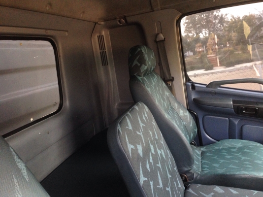 ขาย Hino  Mega. 320 .  ปี49ครับหัวเดิมสีไม่ได้เก็บ  ยาง80\%พร้อมใช้งานราคาต่อลองที่รถครับ