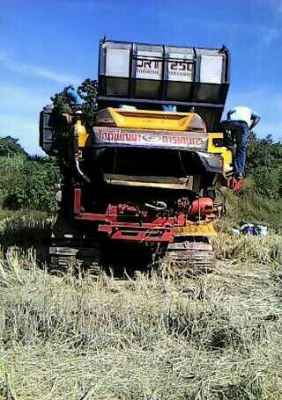 ขายรถเกี่ยวข้าวศักดิ์พัฒนาkm48เดิน12ปั้ม23เครื่อง195