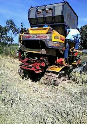 ขายรถเกี่ยวข้าวศักดิ์พัฒนาkm48เดิน12ปั้ม23เครื่อง195