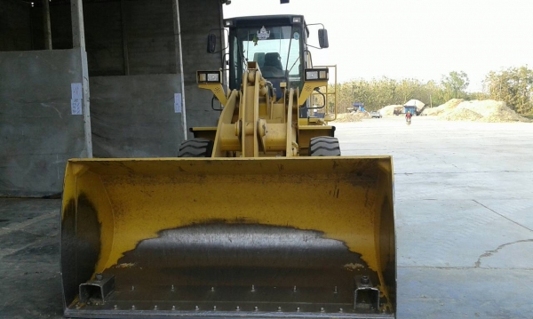 ขายรถตักล้อยาง สภาพดี ขายรถตักล้อยาง สภาพดี