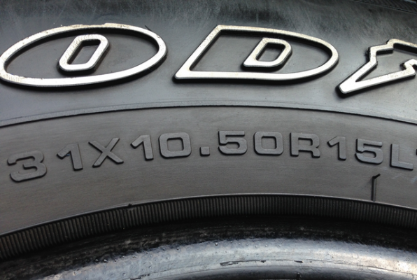 ยาง Goodyear wrangler 31 10.5 R15 กลางปี12 พร้อมใช้งาน ราคาไม่แพง