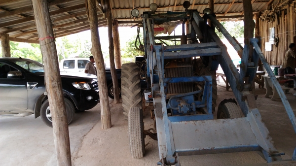 รถตักล้อยาง