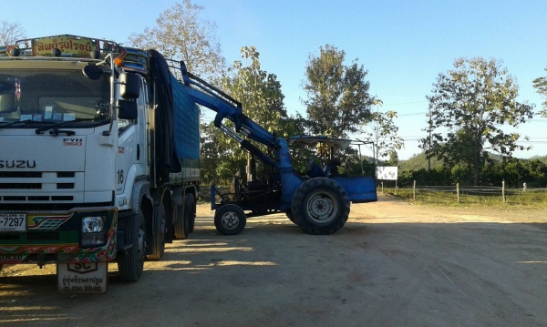 รถตักล้อยาง