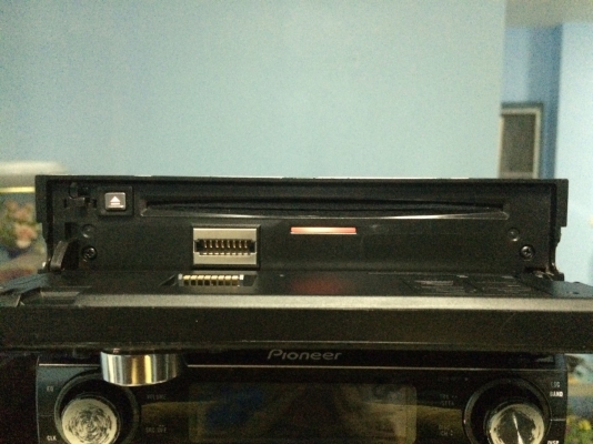 Alpine CDA-105E USB IPOD MP3 CD FMคลื่นไทย ปรีเอ้า3ชุด คุมกล่องCD มือ2 Alpine CDA-105E USB IPOD MP3 CD FMคลื่นไทย ปรีเอ้า3ชุด คุมกล่องCD มือ2