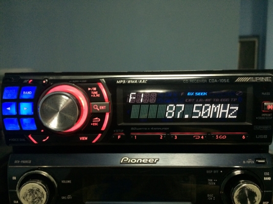 Alpine CDA-105E USB IPOD MP3 CD FMคลื่นไทย ปรีเอ้า3ชุด คุมกล่องCD มือ2 Alpine CDA-105E USB IPOD MP3 CD FMคลื่นไทย ปรีเอ้า3ชุด คุมกล่องCD มือ2