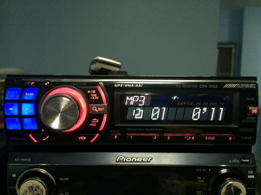 Alpine CDA-105E USB IPOD MP3 CD FMคลื่นไทย ปรีเอ้า3ชุด คุมกล่องCD มือ2 Alpine CDA-105E USB IPOD MP3 CD FMคลื่นไทย ปรีเอ้า3ชุด คุมกล่องCD มือ2