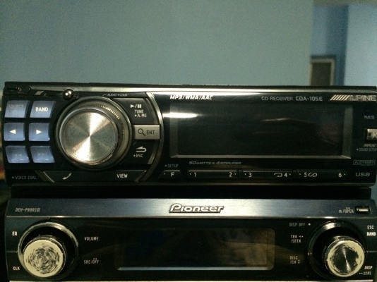 Alpine CDA-105E USB IPOD MP3 CD FMคลื่นไทย ปรีเอ้า3ชุด คุมกล่องCD มือ2