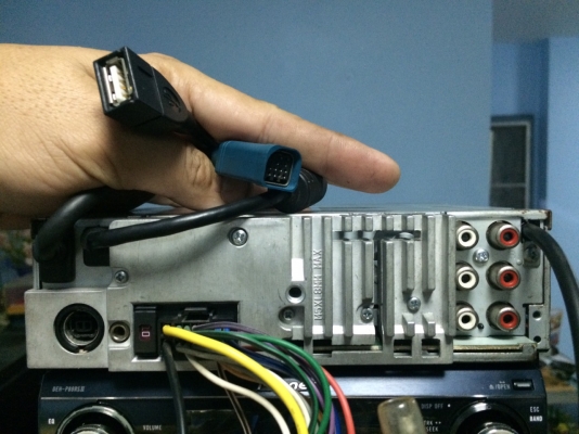 Alpine CDA-105E USB IPOD MP3 CD FMคลื่นไทย ปรีเอ้า3ชุด คุมกล่องCD มือ2 Alpine CDA-105E USB IPOD MP3 CD FMคลื่นไทย ปรีเอ้า3ชุด คุมกล่องCD มือ2