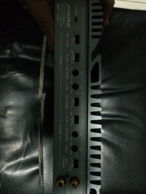 Alpine MRV-F250 V12 4CH 25 watts x 4 @ 4 ohms. 35 watts x 4 @ 2ohms. 70 watts bridged @ 4ohms. Signal to noise ratio = 100 dB. Frequency response 10hz - 50khz. ครอสโอเวอร์ในตัว มือ2 ญี่ปุ่น