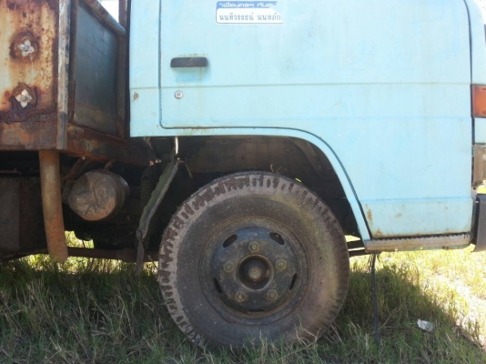 รถอีซูซุ 6 ล้อ รุ่น NKR จดทะเบียนปี 2537 มีภาพ วีดีโอ ให้ดูขนาดติดเครื่องยนต์