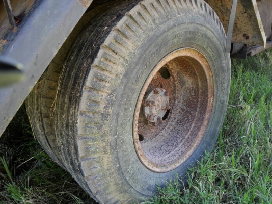 รถอีซูซุ 6 ล้อ รุ่น NKR จดทะเบียนปี 2537 มีภาพ วีดีโอ ให้ดูขนาดติดเครื่องยนต์