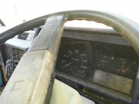 รถอีซูซุ 6 ล้อ รุ่น NKR จดทะเบียนปี 2537 มีภาพ วีดีโอ ให้ดูขนาดติดเครื่องยนต์