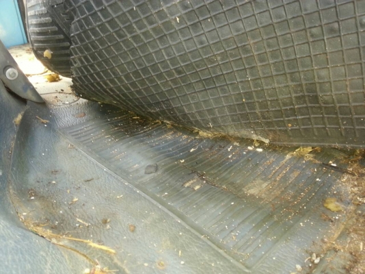 รถอีซูซุ 6 ล้อ รุ่น NKR จดทะเบียนปี 2537 มีภาพ วีดีโอ ให้ดูขนาดติดเครื่องยนต์