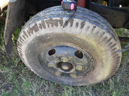 รถอีซูซุ 6 ล้อ รุ่น NKR จดทะเบียนปี 2537 มีภาพ วีดีโอ ให้ดูขนาดติดเครื่องยนต์