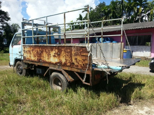 รถอีซูซุ 6 ล้อ รุ่น NKR จดทะเบียนปี 2537 มีภาพ วีดีโอ ให้ดูขนาดติดเครื่องยนต์