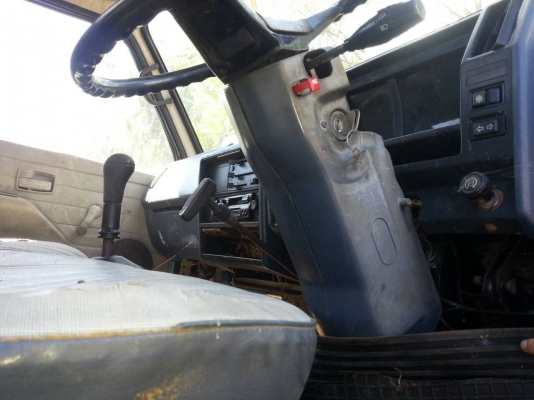 รถอีซูซุ 6 ล้อ รุ่น NKR จดทะเบียนปี 2537 มีภาพ วีดีโอ ให้ดูขนาดติดเครื่องยนต์