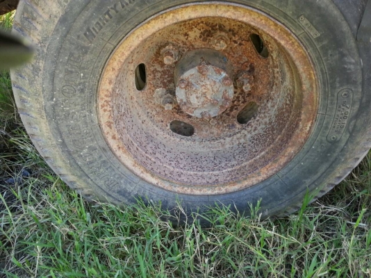 รถอีซูซุ 6 ล้อ รุ่น NKR จดทะเบียนปี 2537 มีภาพ วีดีโอ ให้ดูขนาดติดเครื่องยนต์