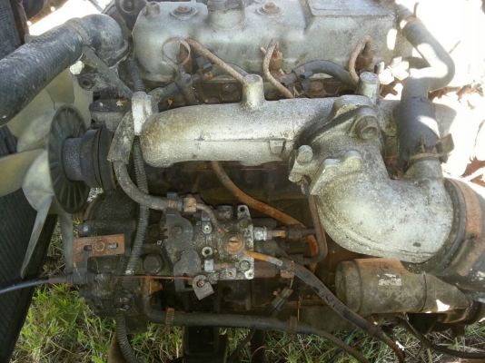 รถอีซูซุ 6 ล้อ รุ่น NKR จดทะเบียนปี 2537 มีภาพ วีดีโอ ให้ดูขนาดติดเครื่องยนต์