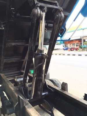 ขายรถบรรทุกหกล้อดัมพ์ Hino KM777 เครื่อง wo4d-117 แรง ปี 33 ดัมพ์เกษตร ช่วงล่าง FC ทะเบียนพร้อม