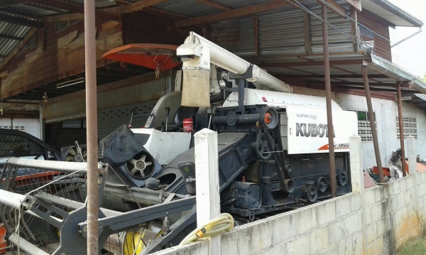 ขายรถเกี่ยวข้าว KUBOTA DC-95GM ปี 54 อุ้ม 1.5 ตัน พร้อมเทนเลอร์ลาก ราคาคุยกันได้ครับ