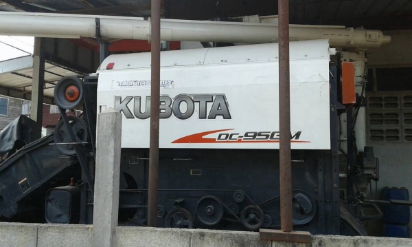 ขายรถเกี่ยวข้าว KUBOTA DC-95GM ปี 54 อุ้ม 1.5 ตัน พร้อมเทนเลอร์ลาก ราคาคุยกันได้ครับ
